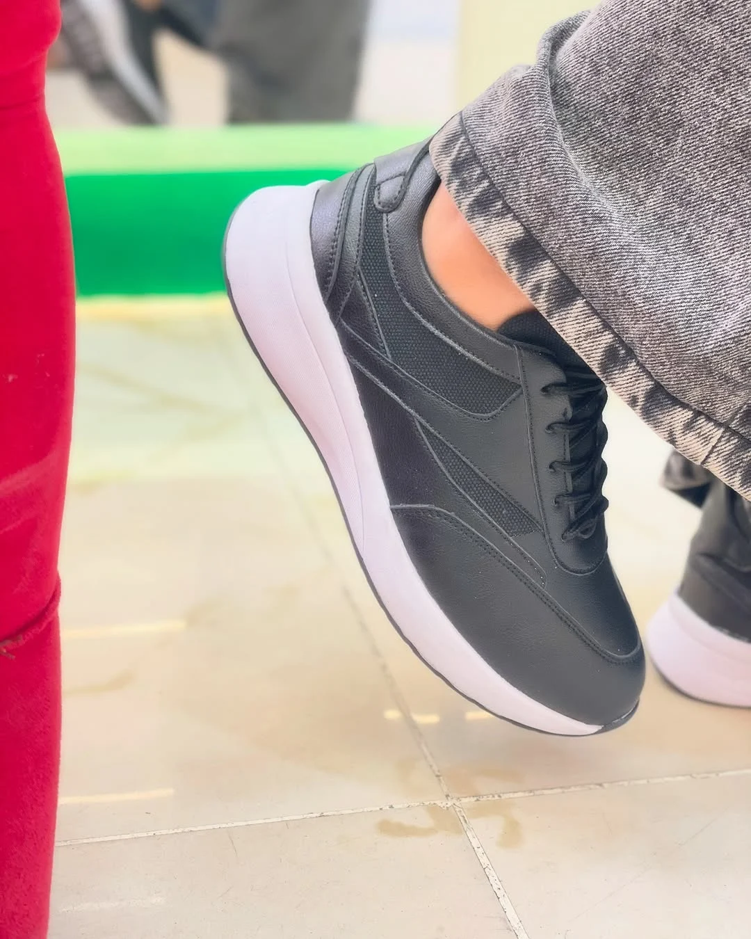 کفش اسپورت زنانه 45 photo 2 2025 04 19 17 35 54