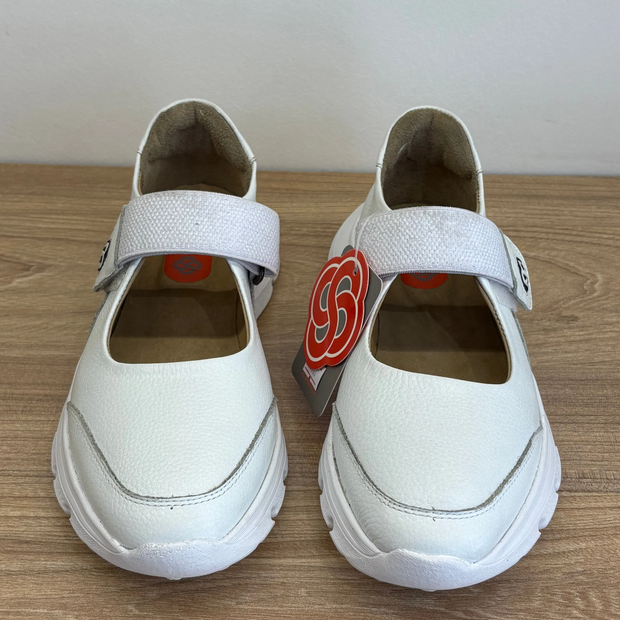 کفش اسپورت زنانه 25 11