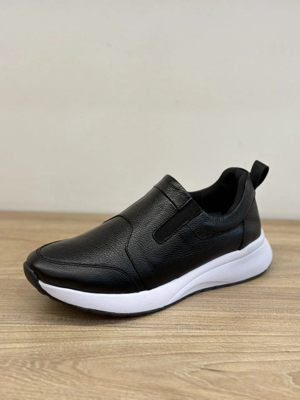 کفش اسپورت زنانه 13 photo 12 2025 09 26 02 03 19