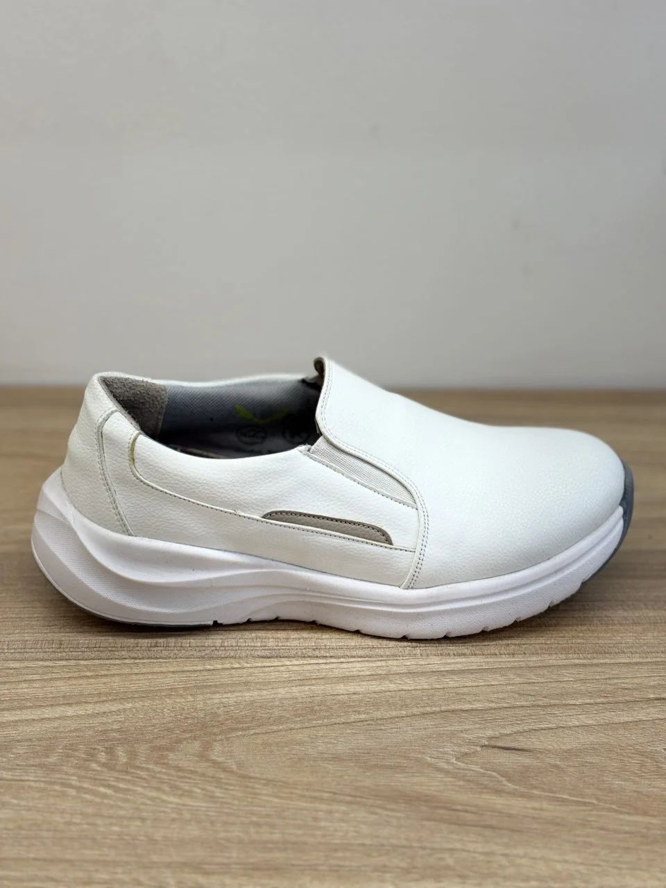 کفش اسپورت زنانه 19 photo 1 2025 09 26 02 03 19