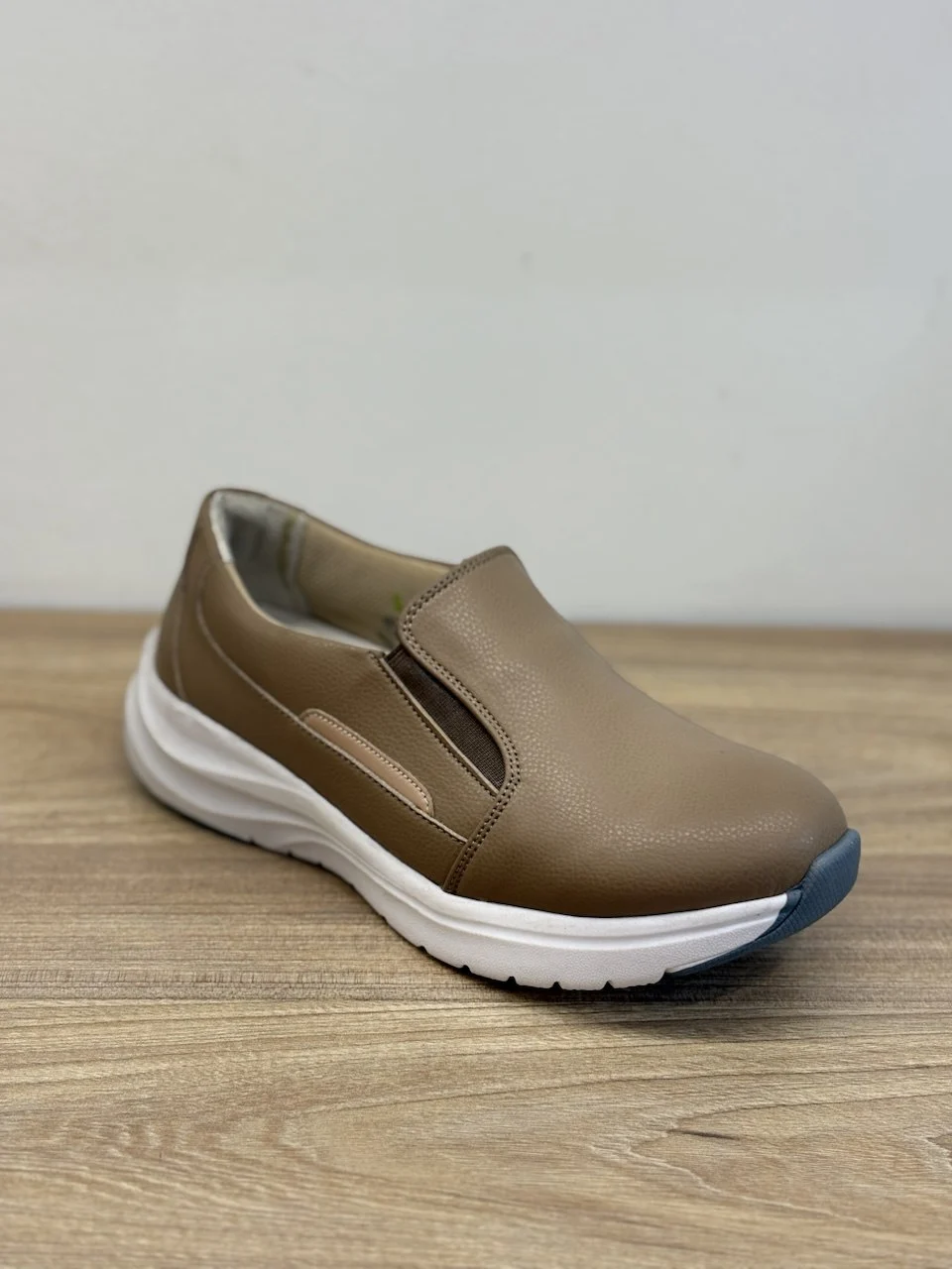 کفش اسپورت زنانه 21 photo 3 2025 09 26 02 03 19 1