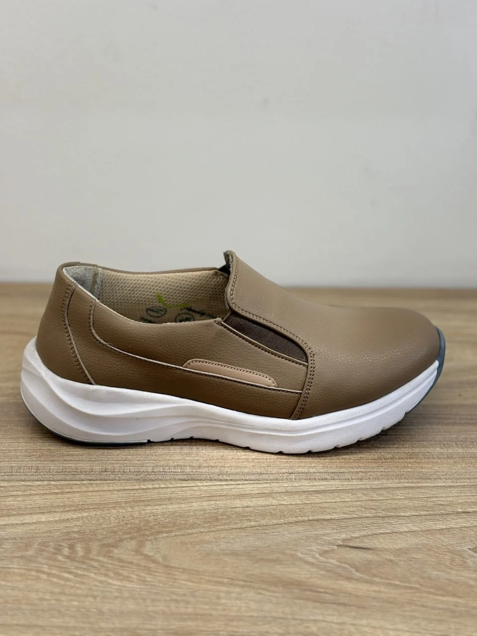 کفش اسپورت زنانه 22 photo 4 2025 09 26 02 03 19