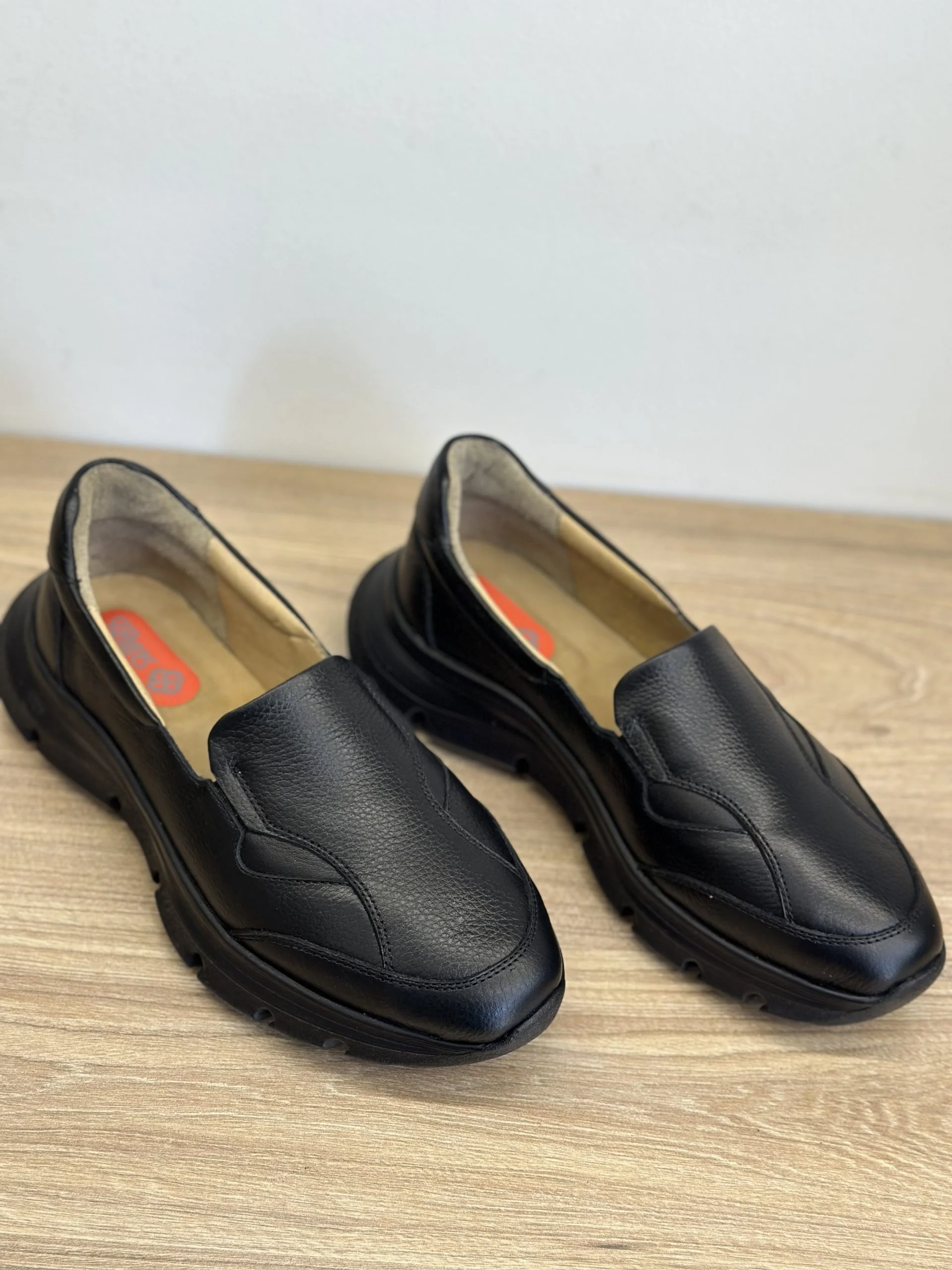 کفش اسپورت زنانه 6 IMG 3440 scaled